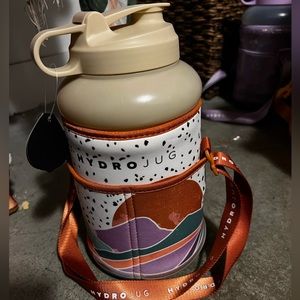 Tan hydrojug with mountain sleeve